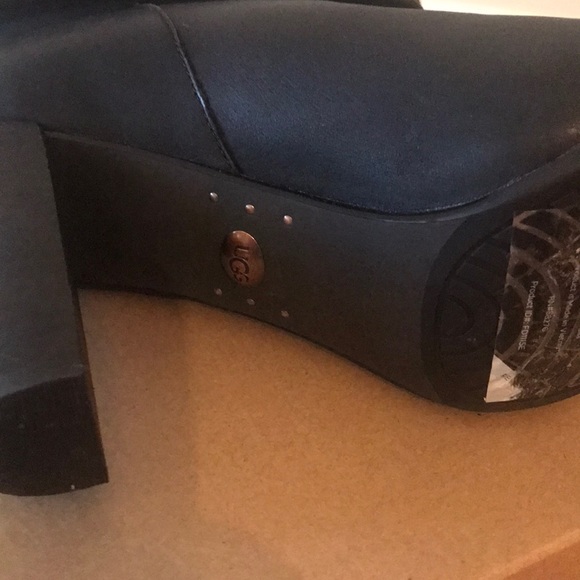 UGG Boots - Picture 6 of 7